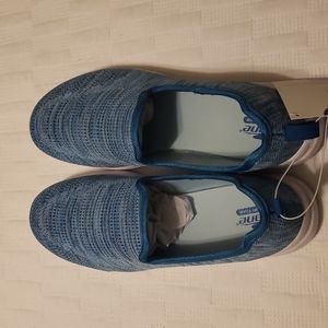 New Ladies size 10 memory foam walking shoes